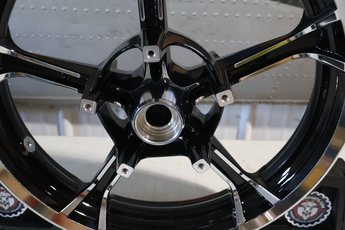 43300641 NEW OEM 2009-2023 HARLEY-DAVIDSON TOURING CONTRAST CHROME TOMAHAWK FRONT WHEEL