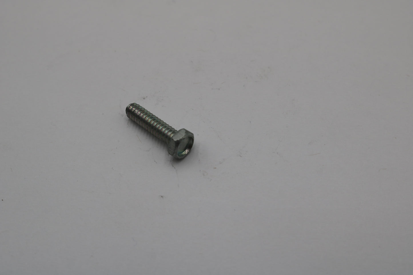 4930 NEW OEM HARLEY-DAVIDSON SCREW 10-24 x .75