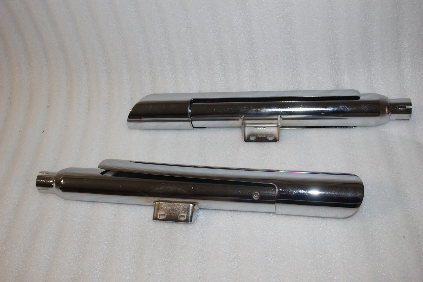 1801-1248 NEW VANCE & HINES TWIN SLASH ROUND MUFFLERS FITS 2018-2020 HARLEY