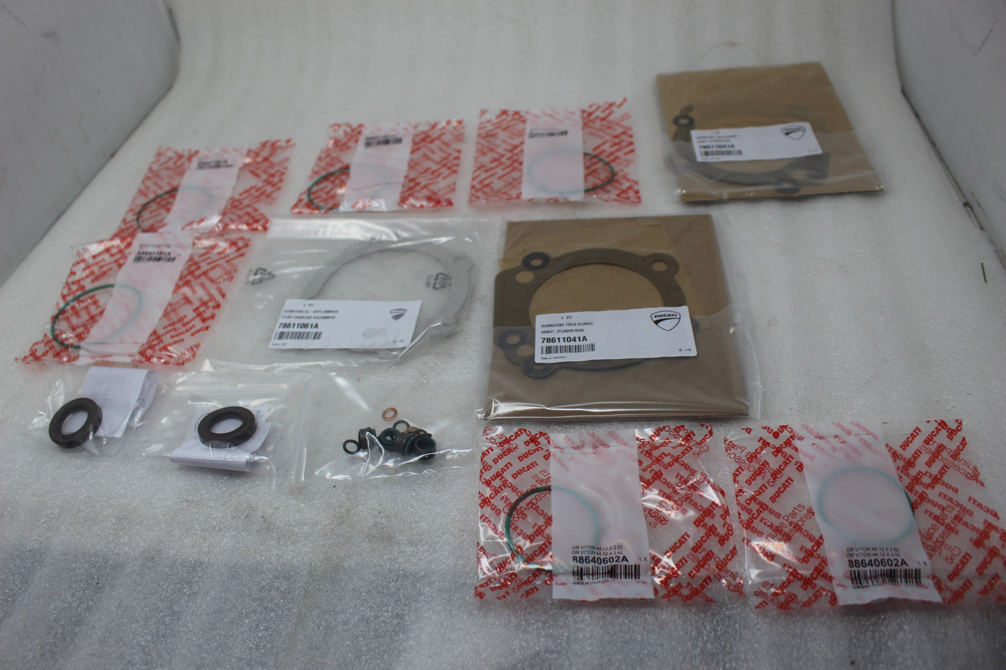 79120461A NEW OEM 2009-2012 DUCATI MONSTER HYPERMOTARD HEAD CYLINDER GASKETS SET