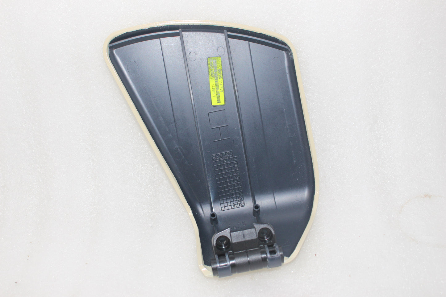 58278-11DFW NEW OEM HARLEY-DAVIDSON CVO LEFT GLOVEBOX DOOR FROSTED IVORY FLTRUSE