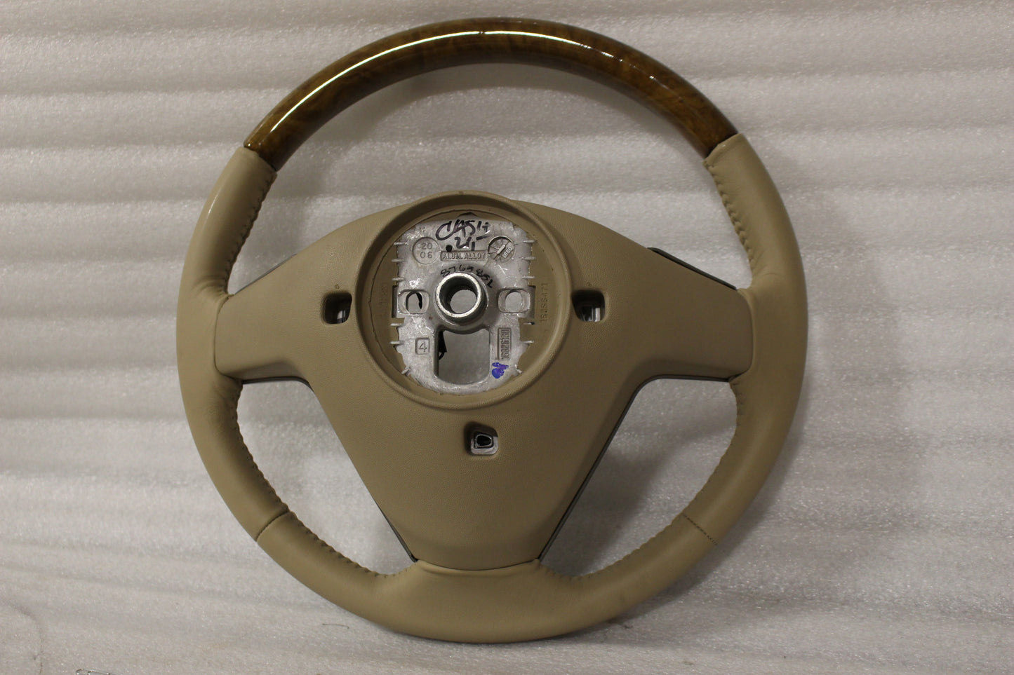 15858666 NEW OEM 2007 CADILLAC XLR CASHMERE STEERING WHEEL 15858666