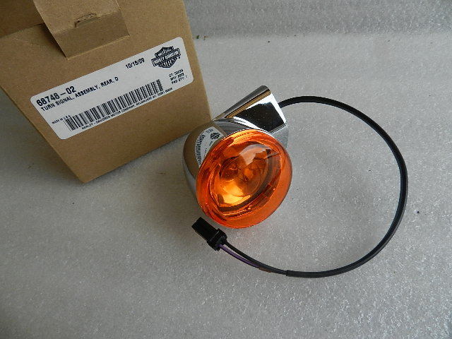 68748-02 NEW OEM 2002 HARLEY-DAVIDSON FLHRSEI ROADKING REAR TURN SIGNAL 68748-02