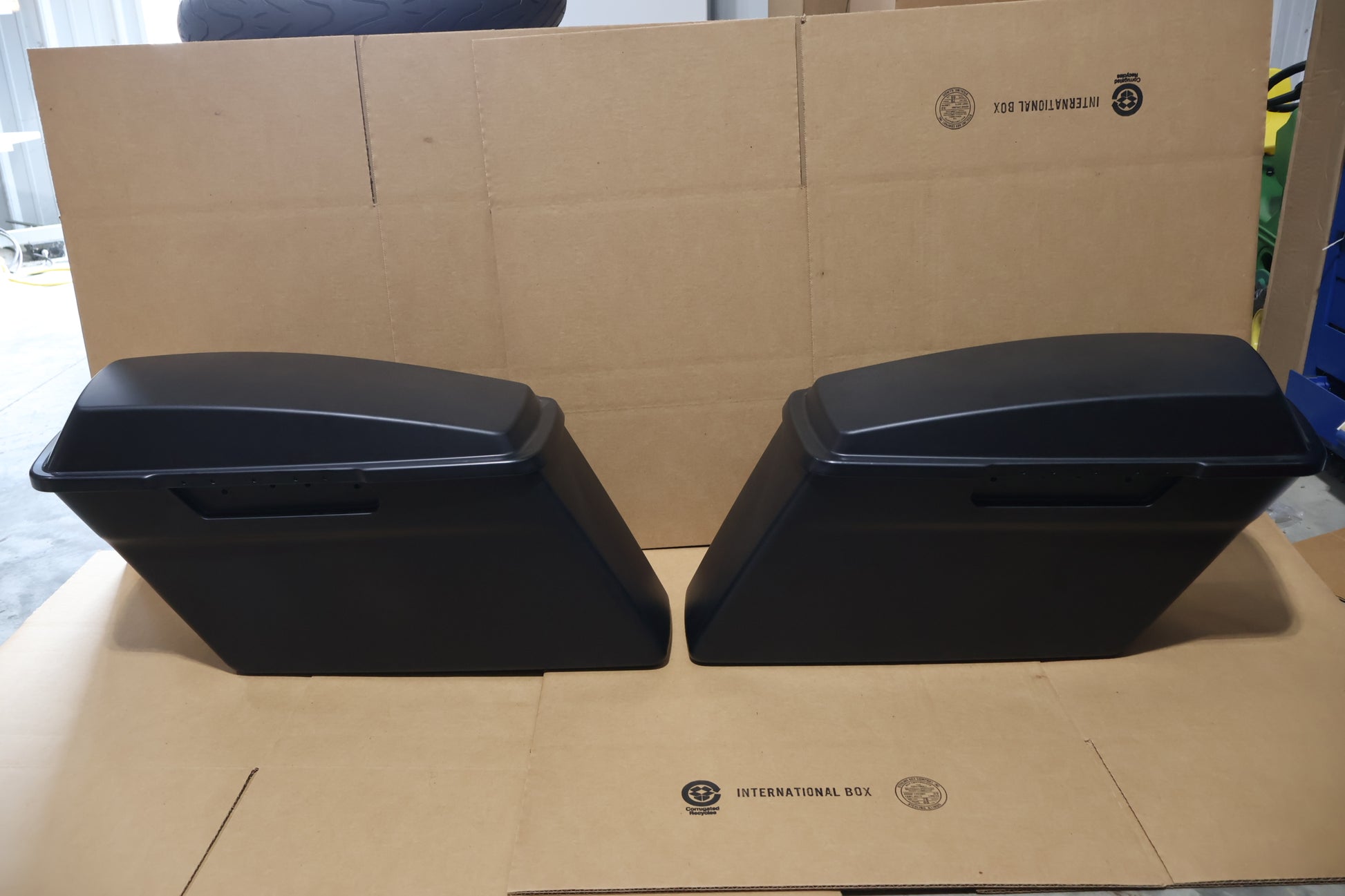 79104-03A  79105-03A 79107-03A 79106-03A NEW OEM 1993-2013 HARLEY-DAVIDSON TOURING SADDLEBAGS PAIR