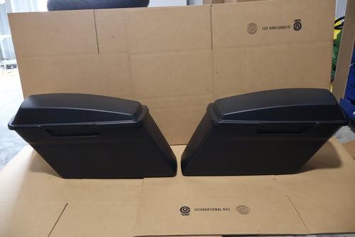 79104-03A  79105-03A 79107-03A 79106-03A NEW OEM 1993-2013 HARLEY-DAVIDSON TOURING SADDLEBAGS PAIR