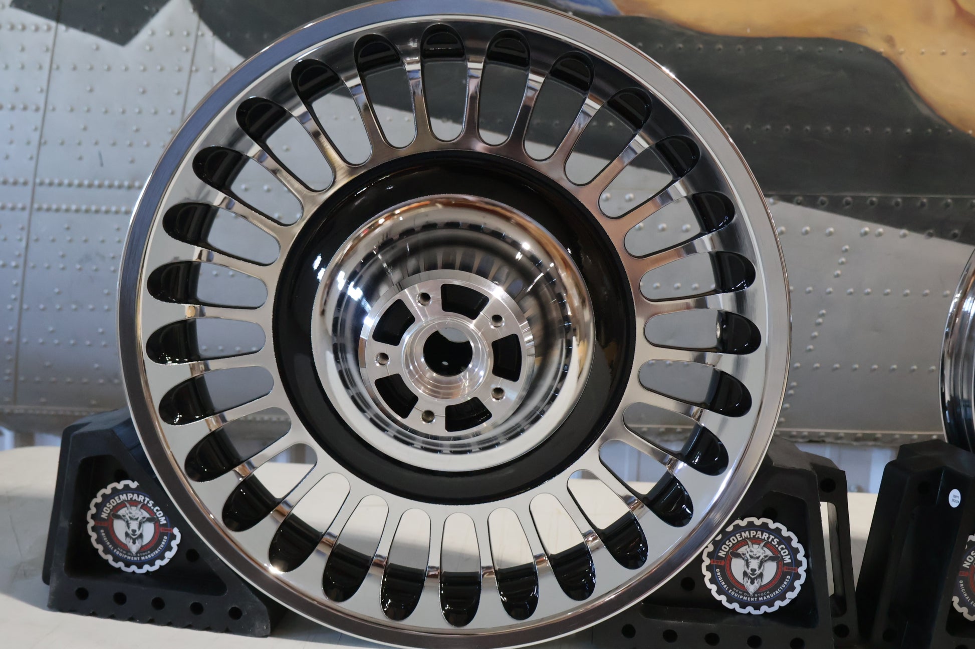 42195-10 42196-10 NEW OEM 2009-2023 HARLEY TOURING 28 KNUCKLES CHROME WHEELS