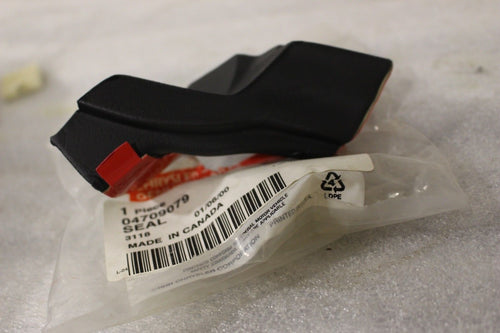 4709079 NEW OEM 1992-1996 DODGE VIPER RT/10 GTS RIGHT DOOR MUCKET SEAL 4709079