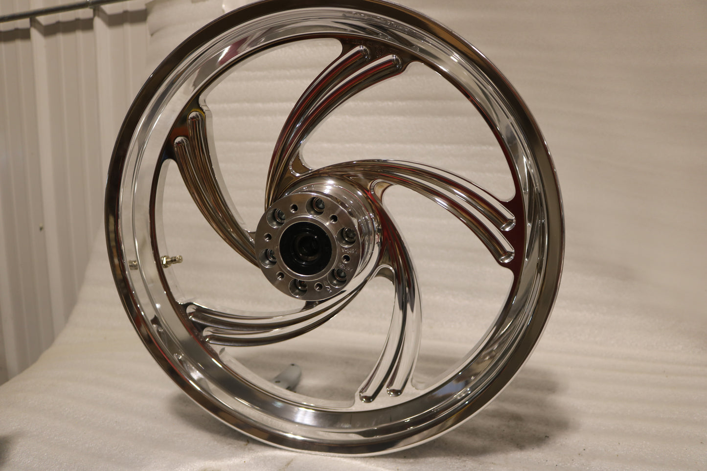 1520794 NEW VICTORY ARLEN NESS 18X3.5 FRONT WHEEL 1520794