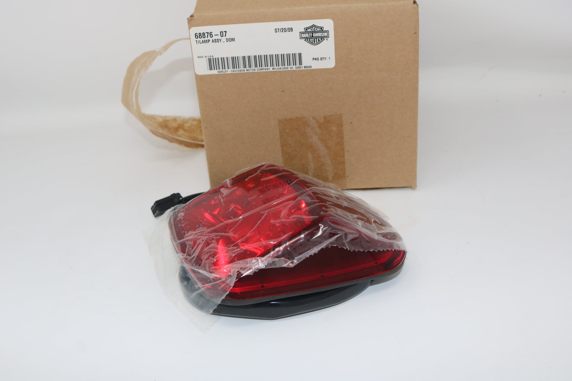 68876-07 NEW OEM 2007-2011 HARLEY-DAVIDSON VRSCD VRSCDX VROD TAIL LIGHT