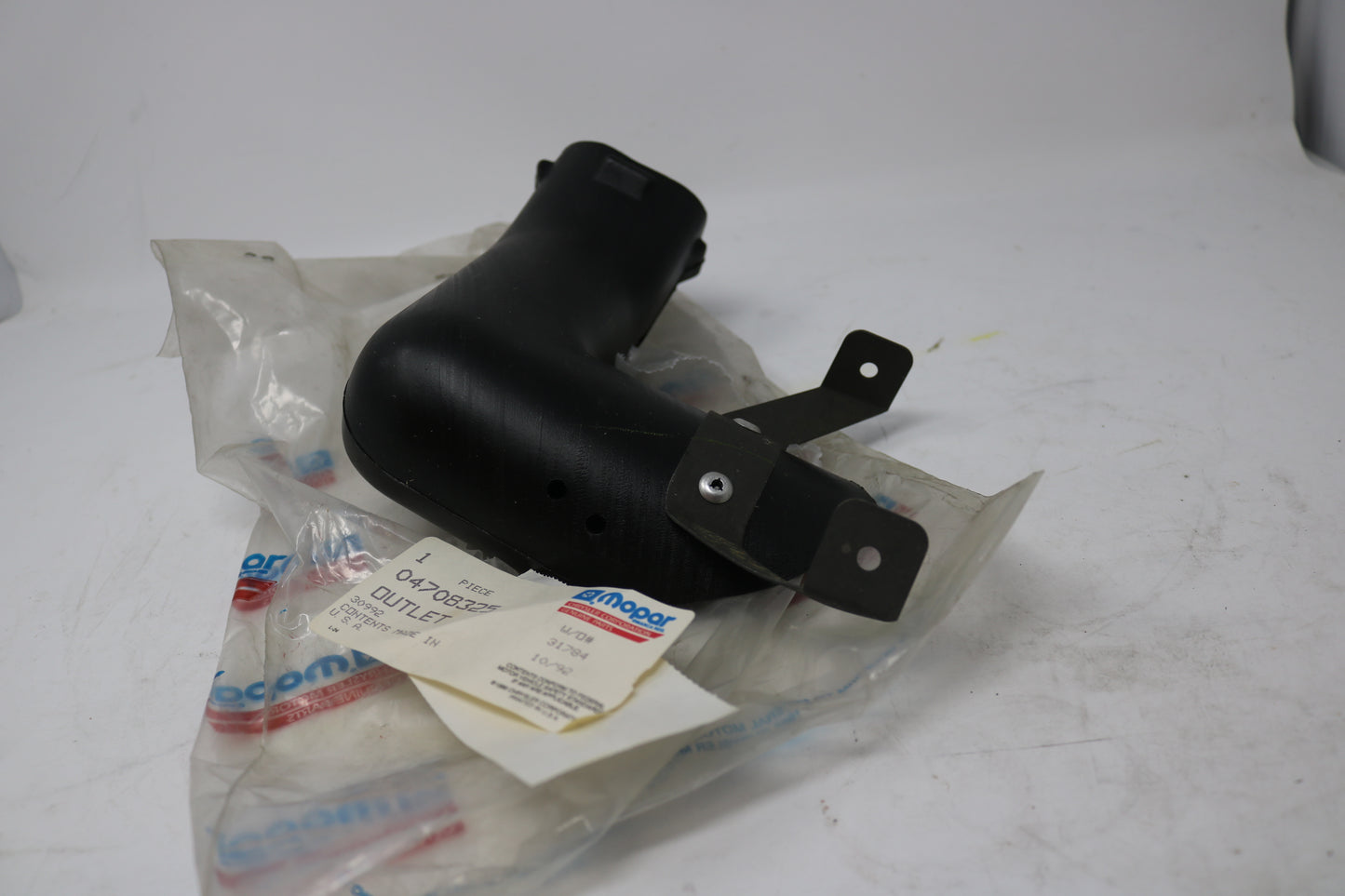 4708325 NEW OEM DODGE VIPER LEFT OUT DUCT AIR DUCT 4708325