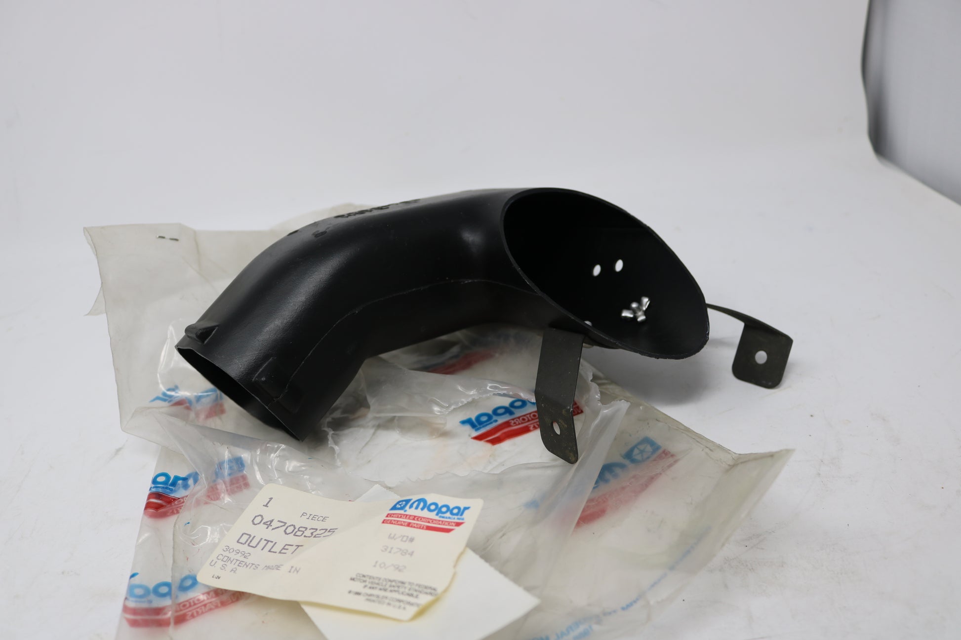 4708325 NEW OEM DODGE VIPER LEFT OUT DUCT AIR DUCT 4708325