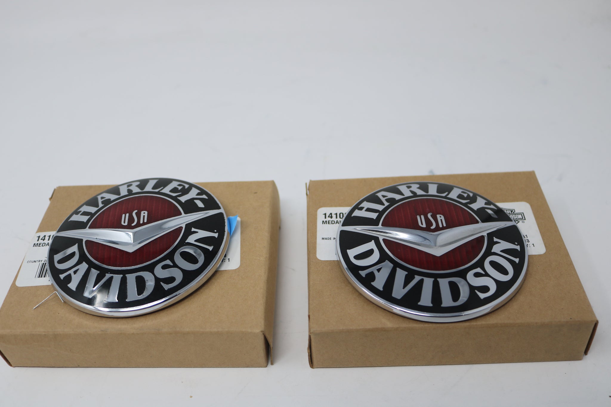 14100303 14100302 NEW OEM 2009-2023 HARLEY-DAVIDSON CVO SCREAMIN EAGLE GAS  TANK MEDALLIONS, image size:2048x1365