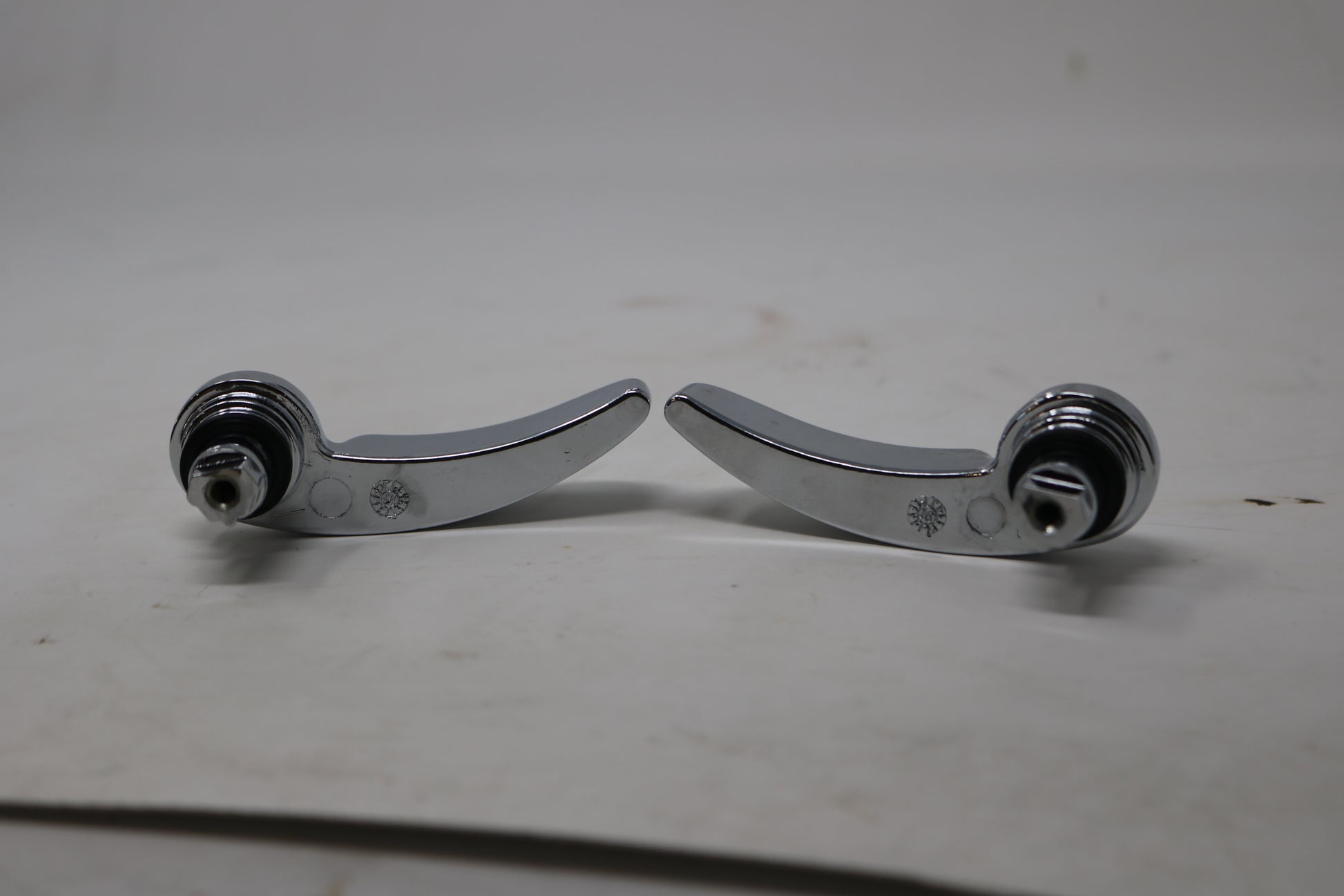 90201682 90201681 NEW OEM 2014-2014 HARLEY-DAVIDSON TOURING SADDLEBAG LATCH LEVERS HANDLES
