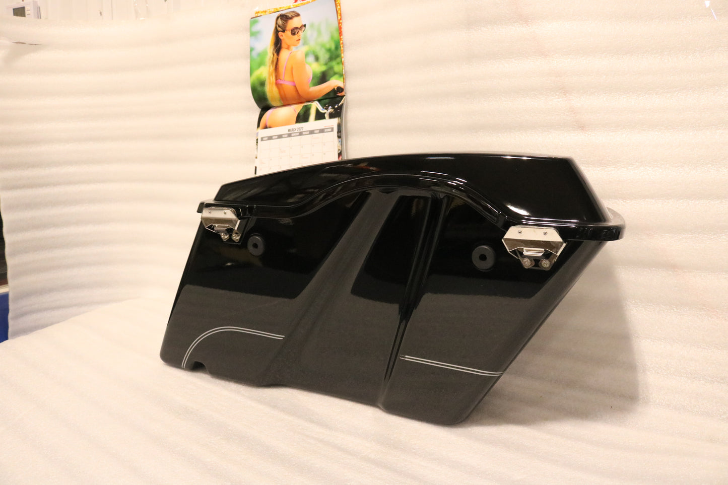 90899-08BHY NEW OEM 1997-2013 HARLEY-DAVIDSON TOURING VIVID BLACK LEFT SADDLEBAG ASSY