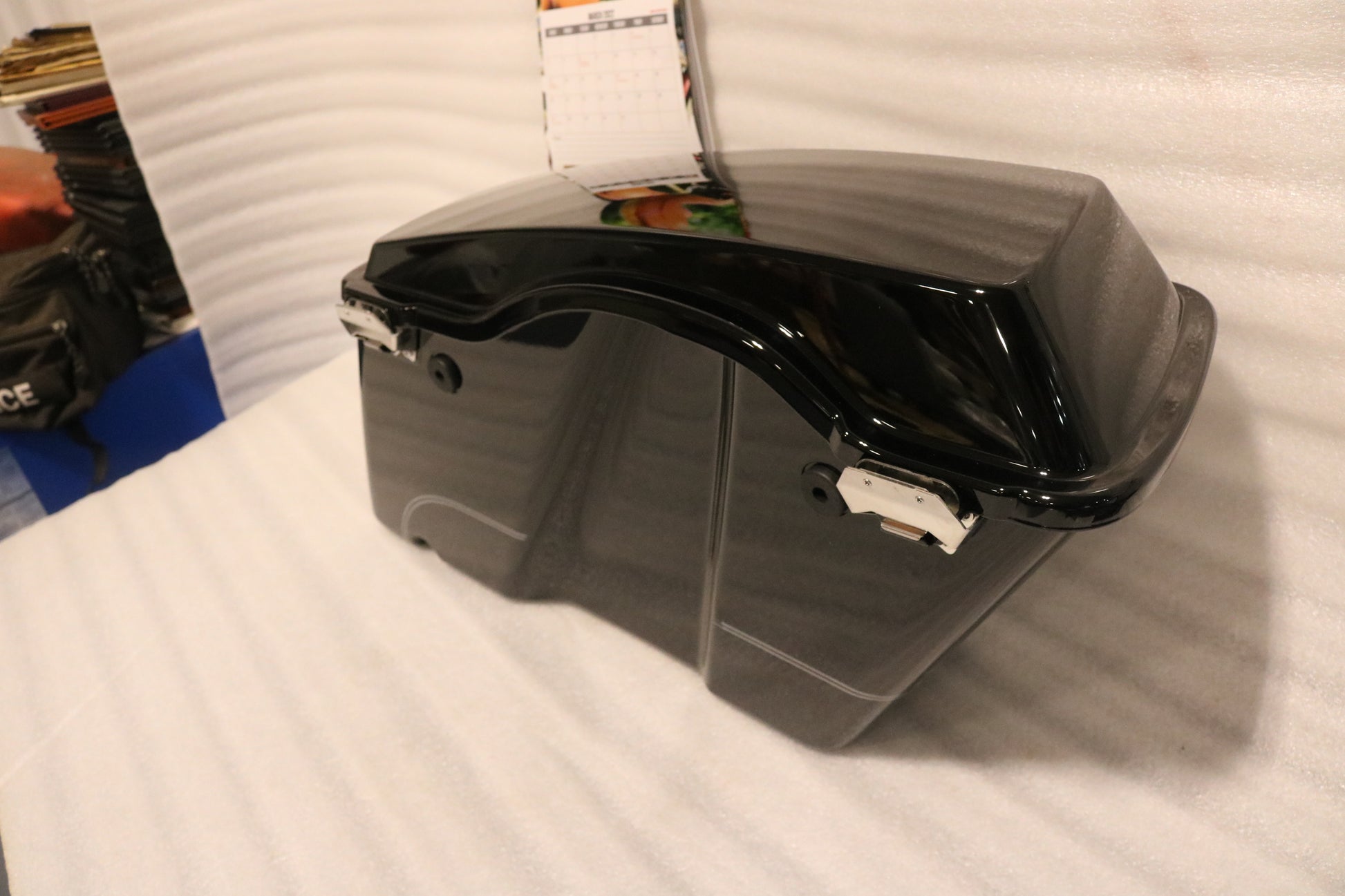 90899-08BHY NEW OEM 1997-2013 HARLEY-DAVIDSON TOURING VIVID BLACK LEFT SADDLEBAG ASSY