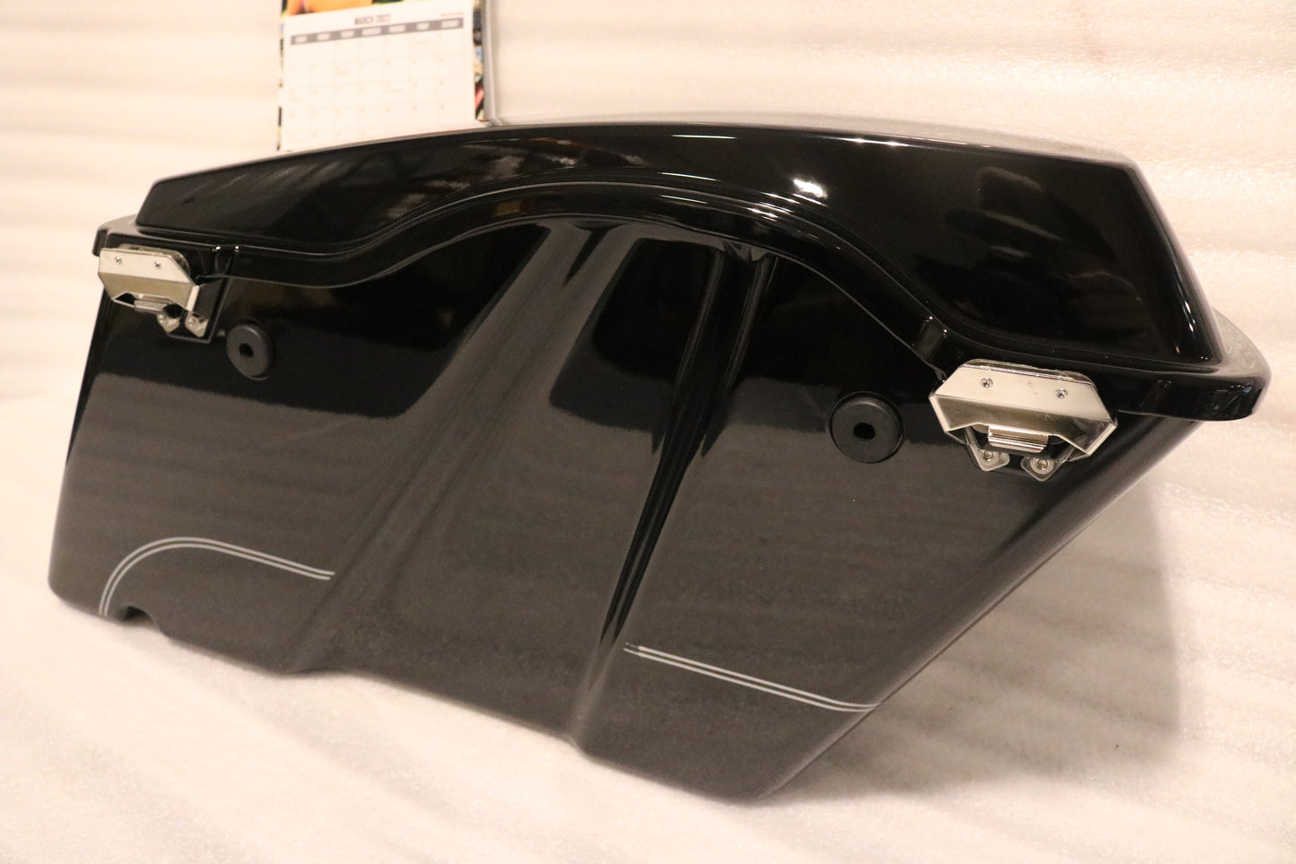 90899-08BHY NEW OEM 1997-2013 HARLEY-DAVIDSON TOURING VIVID BLACK LEFT SADDLEBAG ASSY