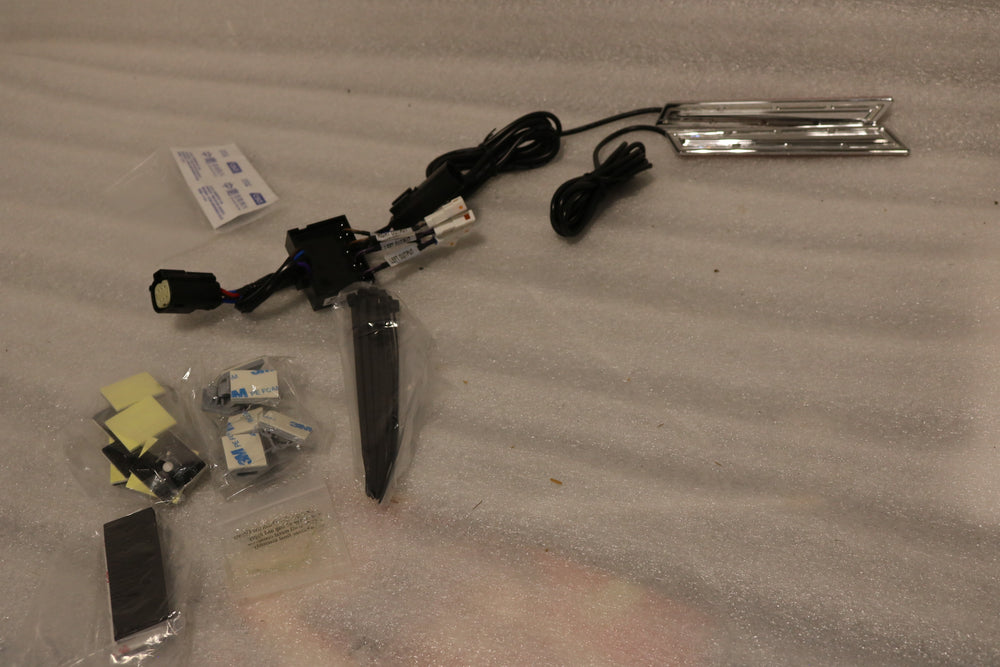 486952 NEW KURYAKYN LED S-BAG HINGE ACCENTS CHROME 486952 FITS 2014-2023 HARLEY-DAVIDSON TOURING