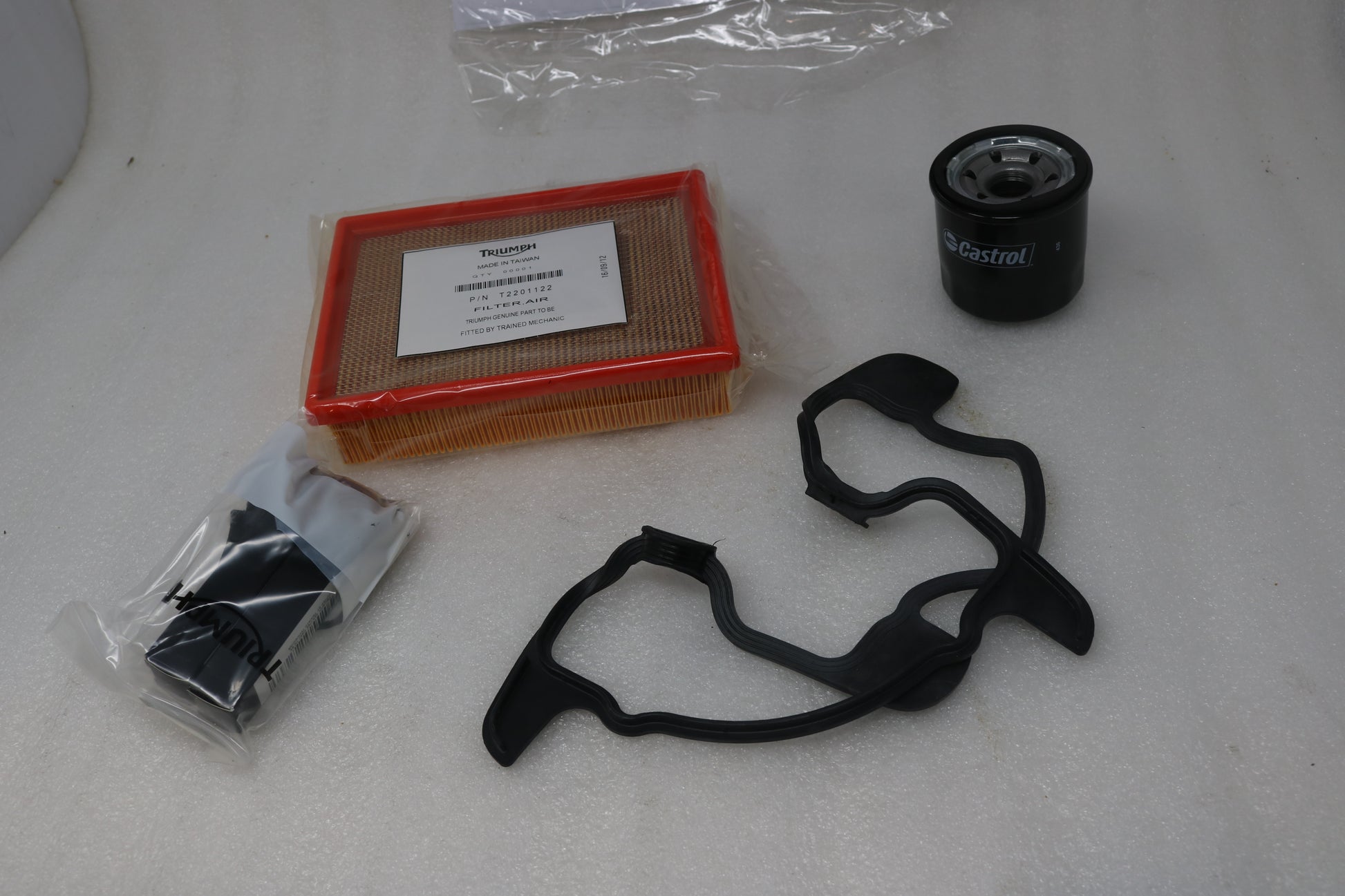 T3990034 NEW OEM 2017-2018 TRIUMPH THRUXTON 1200 ENGINE SERVICE KIT T3990034
