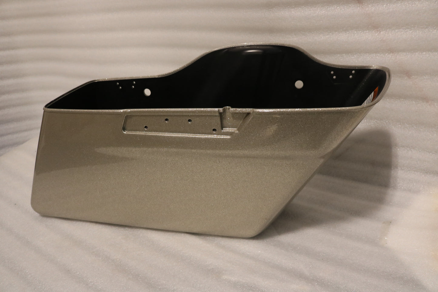 90898-09CYT NEW OEM 1997-2013 HARLEY-DAVIDSON TOURING RIGHT SADDLEBAG RED HOT SUNGLO