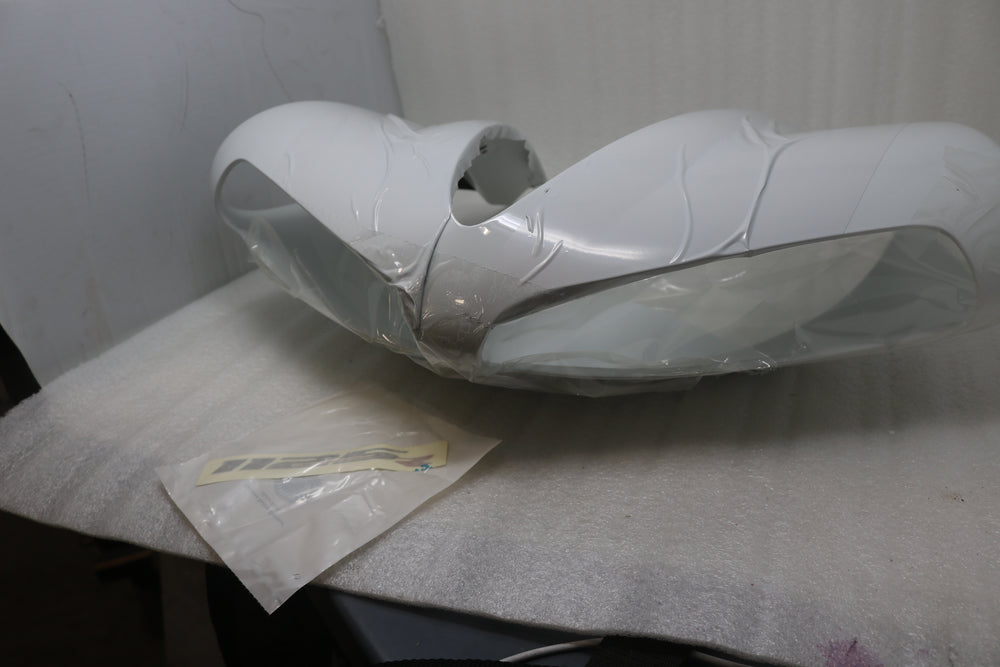 M1621.2AMMAW OEM 2008-2010 BUELL 1125R FRONT FAIRING KIT ARCTIC WHITE W/DECAL COWL