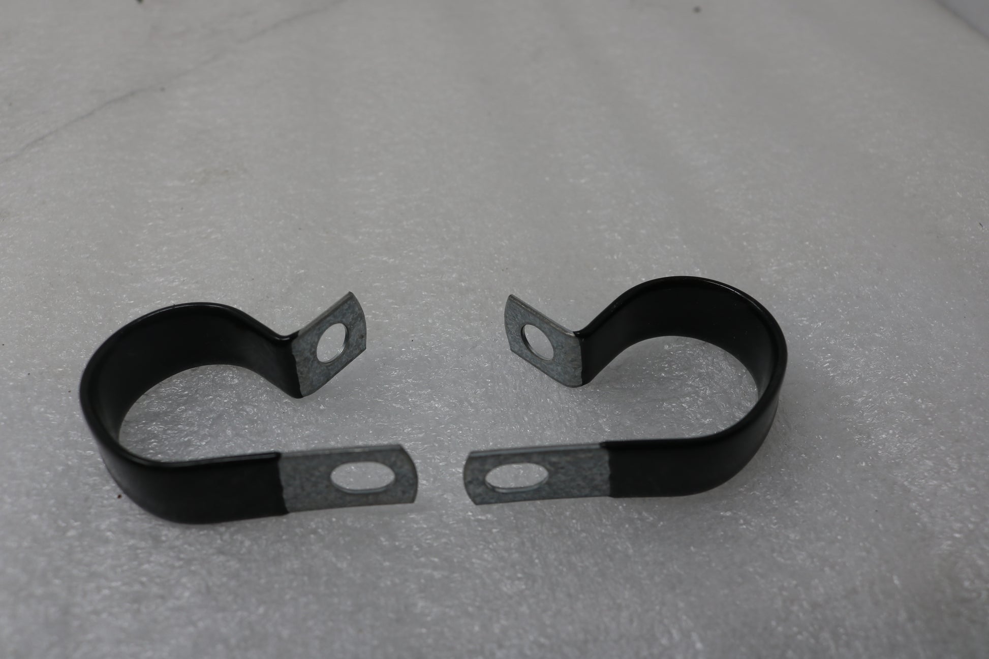 27048-84 NEW OEM1985-2013 HARLEY-DAVIDSON SPORTSTER FXR TOURING WIRE GUIDE CANISTER CLAMP PAIR