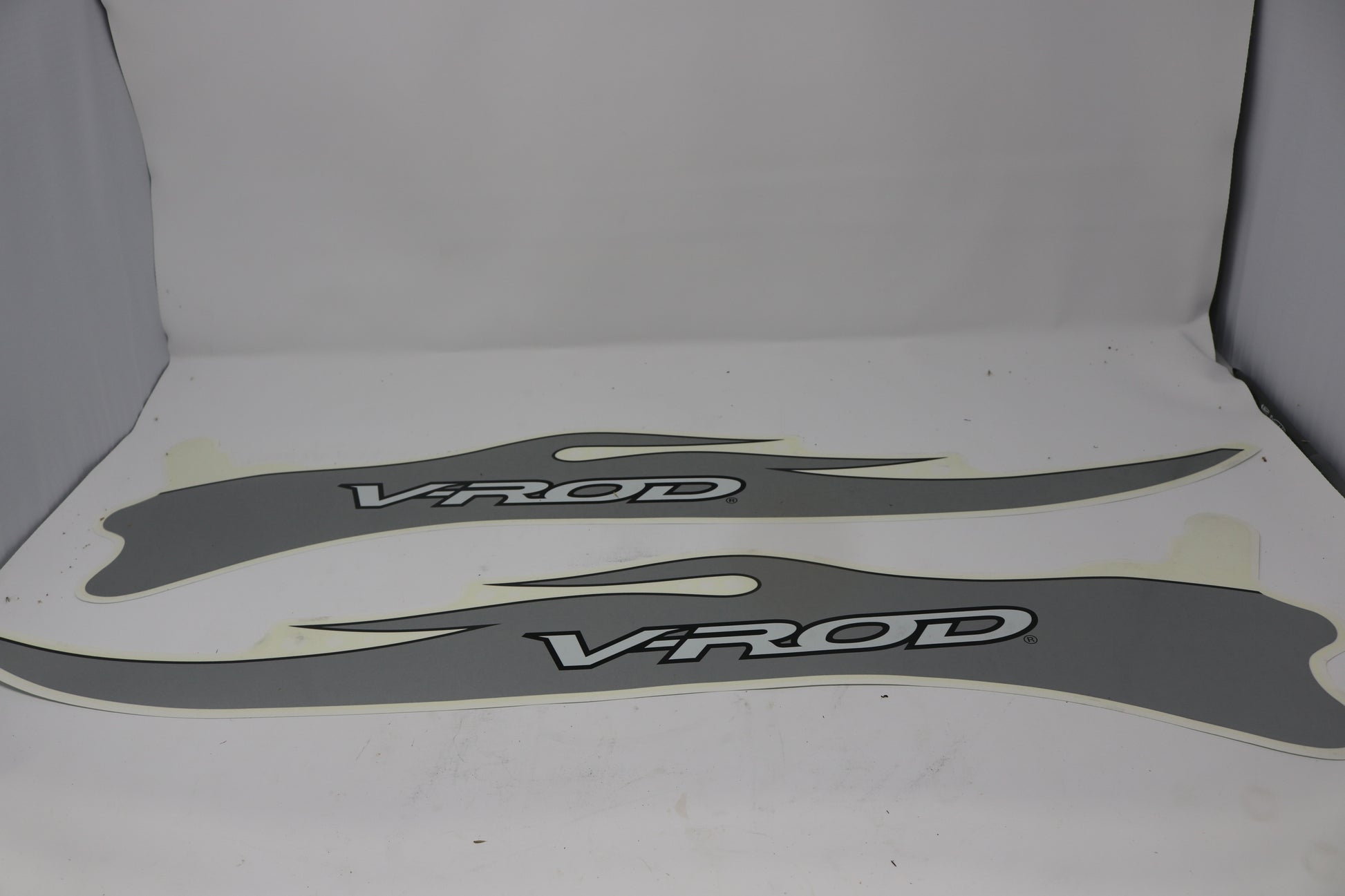14052-07 14053-07 NEW OEM HARLEY-DAVIDSON VRSCX VROD SCREAMIN EAGLE REAR FENDER DECALS