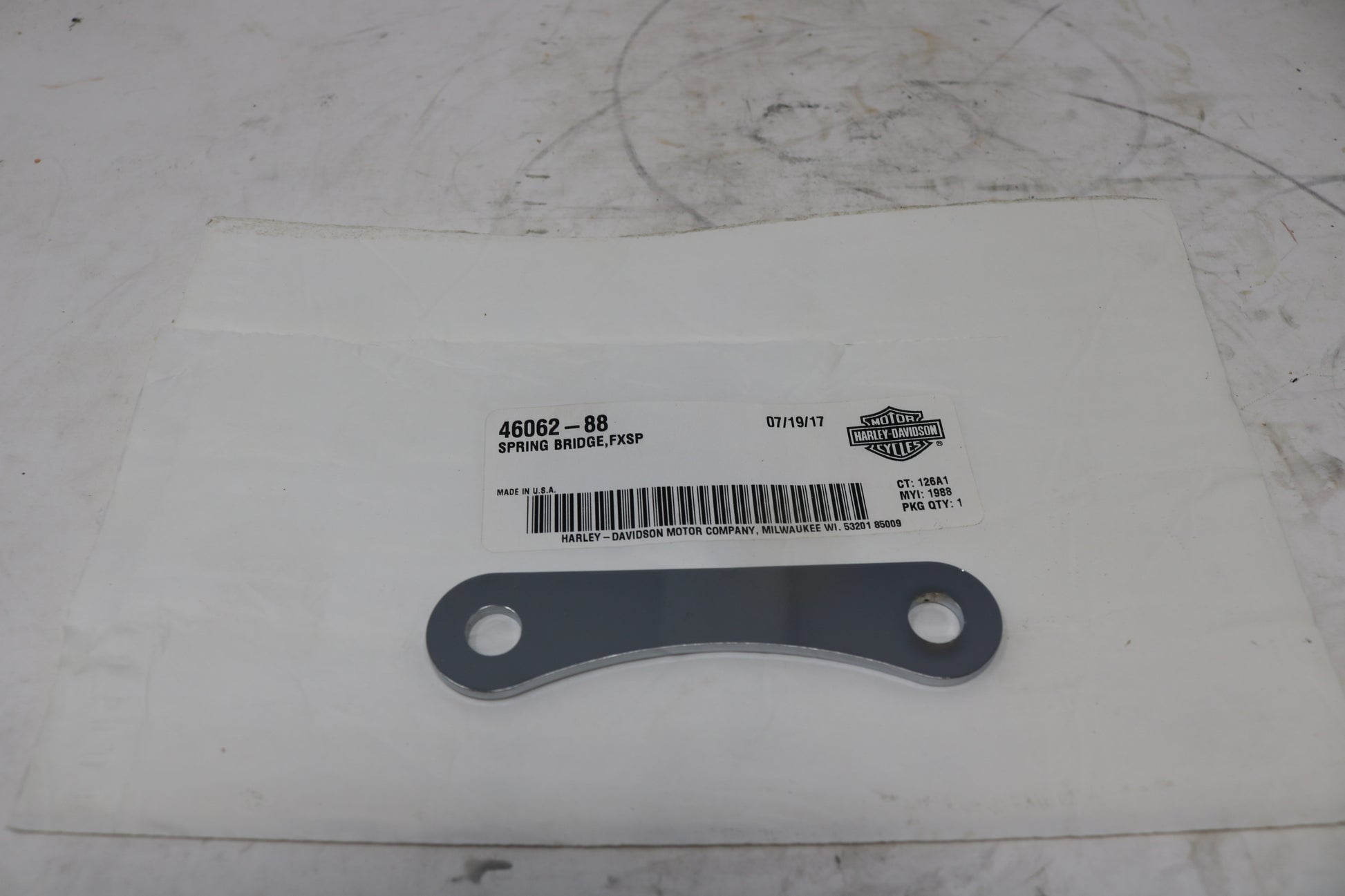 46062-88 NEW OEM HARLEY-DAVIDSON FLSTS FXSTS SPRINGER FRONT END SPRING BRIDGE