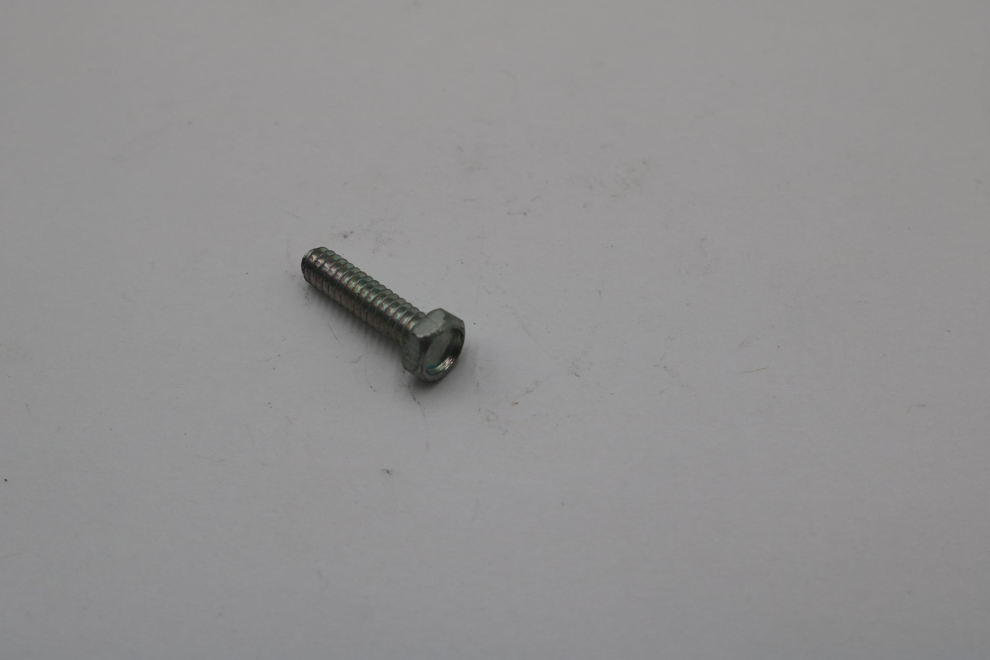 4930 NEW OEM HARLEY-DAVIDSON SCREW 10-24 x .75