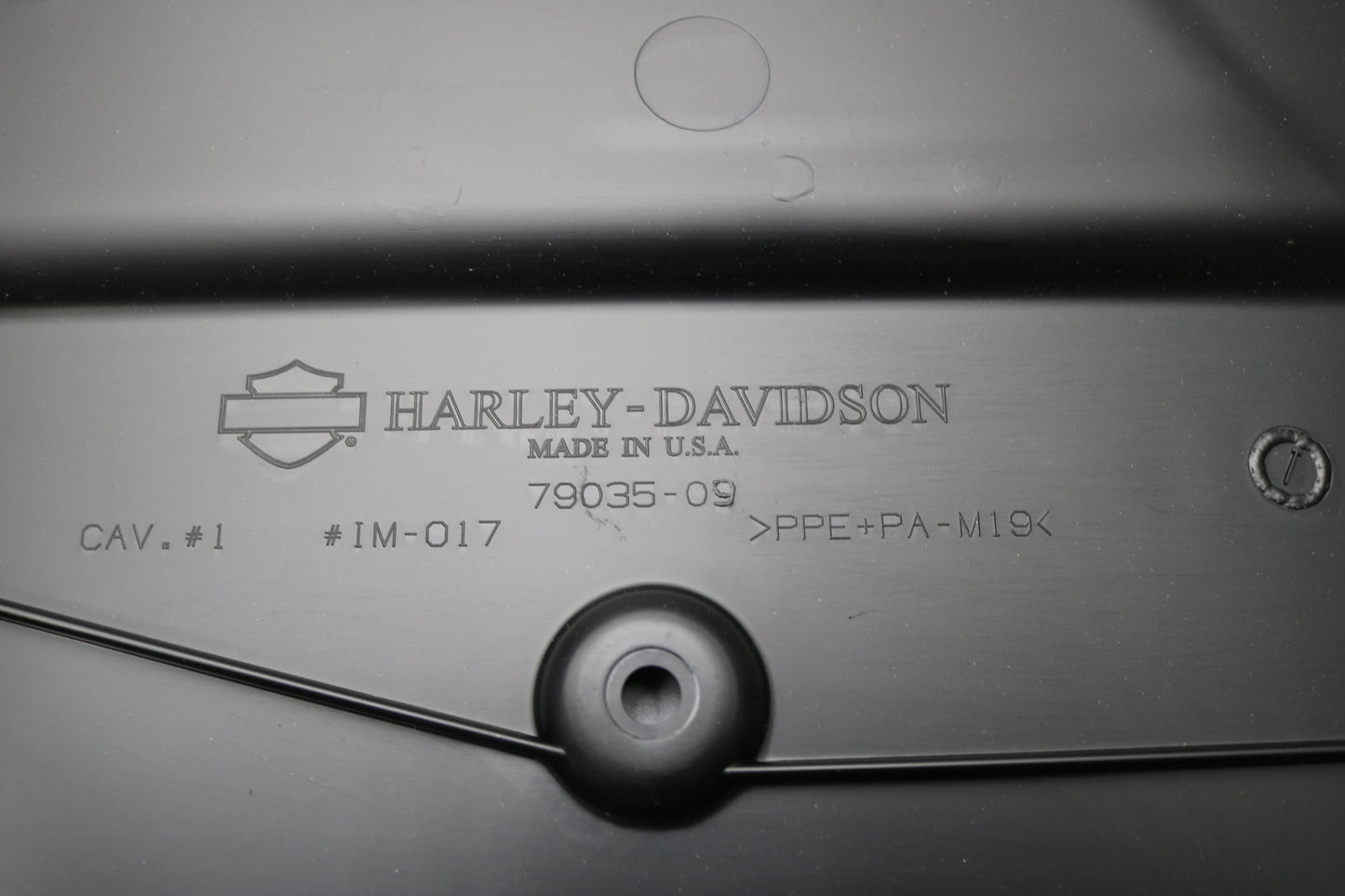 79035-09 53128-09 NEW OEM 2009-2013 HARLEY-DAVIDSON TOUR PACK BOTTOM ULTRA CLASS