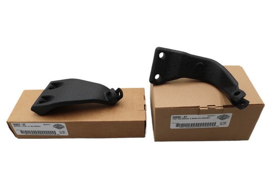 50667-07 50666-07 NEW OEM 2007-2017 HARLEY-DAVIDSON DYNA FOOTPEG MOUNTS PAIR