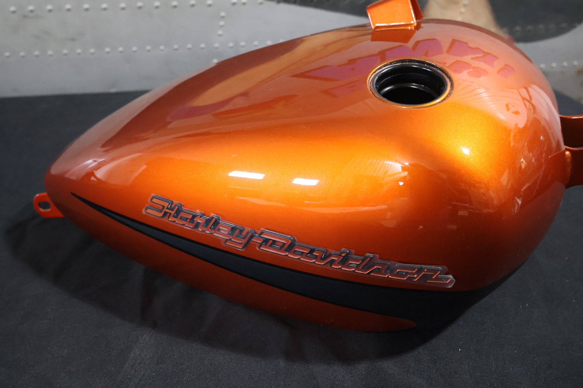 61000619ELF NEW OEM 2019 HARLEY-DAVIDSON FXFBS FATBOB FUEL TANK SCORCHED ORANGE