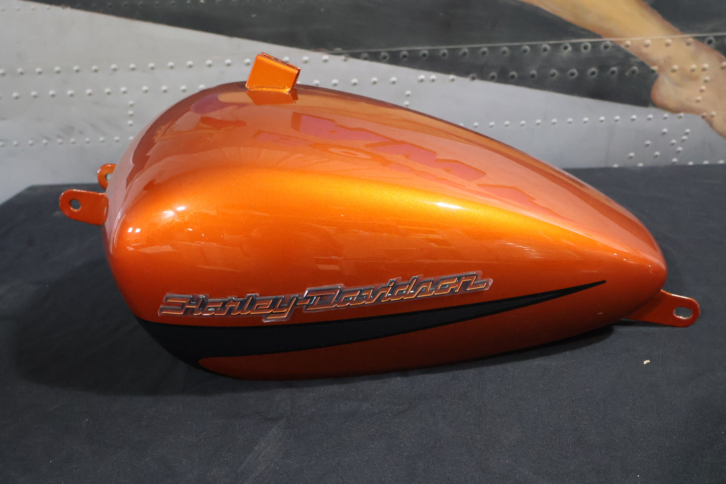 61000619ELF NEW OEM 2019 HARLEY-DAVIDSON FXFBS FATBOB FUEL TANK SCORCHED ORANGE