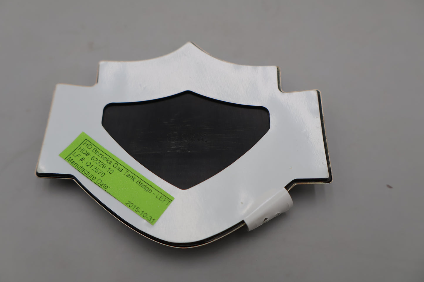 62329-10 NEW OEM 2010 HARLEY-DAVIDSON FLSTSE CVO CONVERTIBLE LEFT FUEL TANK MEDALLION