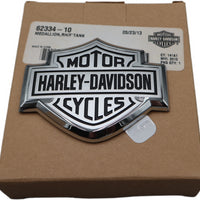 62334-10 NEW OEM 2010 HARLEY-DAVIDSON FLSTSE CVO SOFTAIL CONVERTIBLE RIGHT FUEL TANK MEDALLION