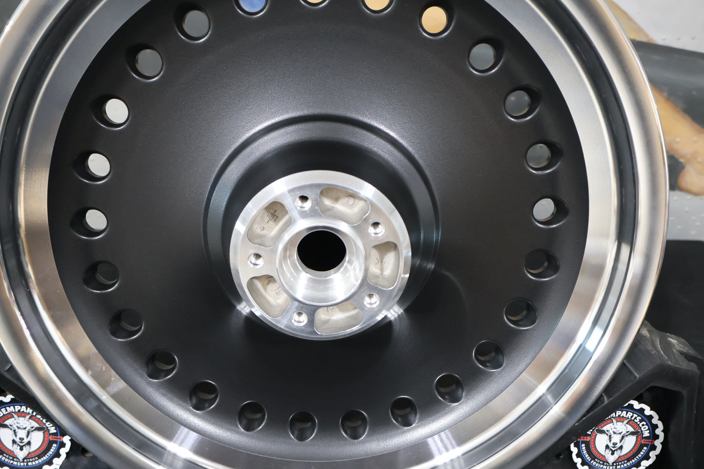 43300171 NEW OEM 2008-2017 HARLEY-DAVIDSON FLSTF SOFTAIL FATBOY FRONT WHEEL