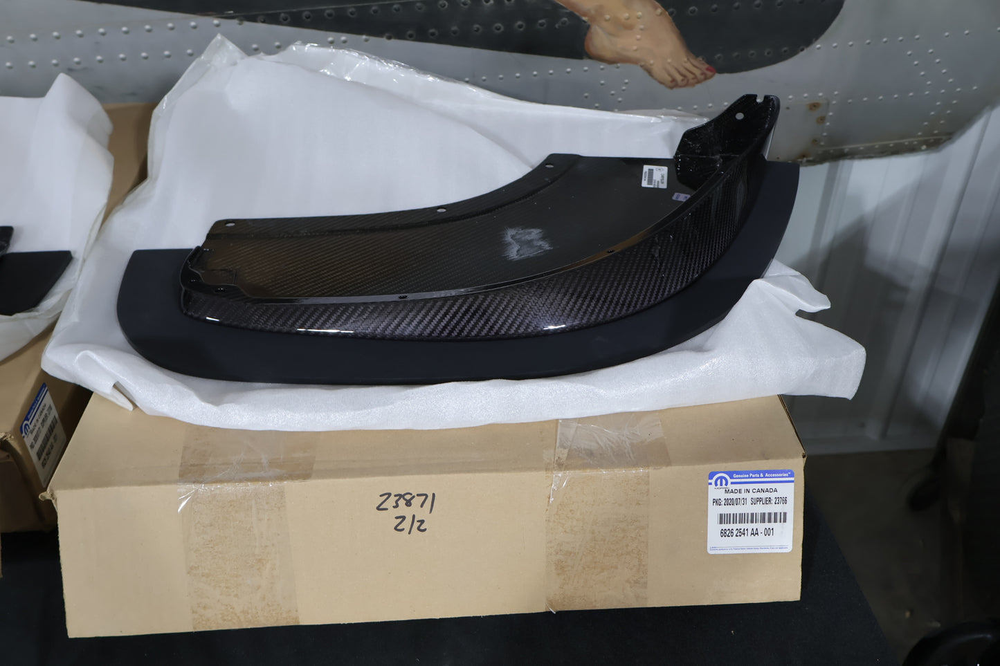 68262541AA 68262540AA NEW OEM 2013-2017 DODGE VIPER TA2.0 FRONT SPLITTERS CARBON