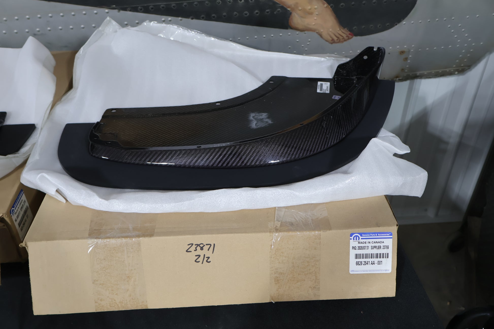 68262541AA 68262540AA NEW OEM 2013-2017 DODGE VIPER TA2.0 FRONT SPLITTERS CARBON