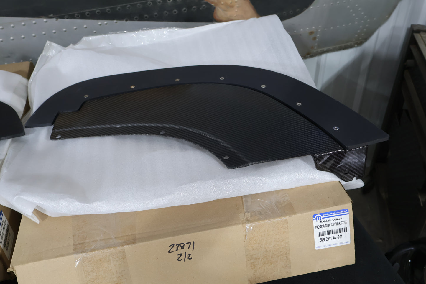 68262541AA 68262540AA NEW OEM 2013-2017 DODGE VIPER TA2.0 FRONT SPLITTERS CARBON