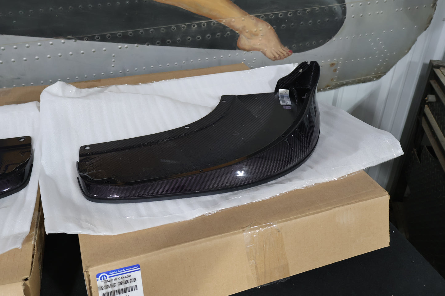 68210709AB 68210708AB NEW OEM 2013-2017 DODGE VIPER TA1.0 FRONT SPLITTERS CARBON