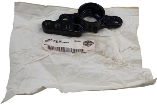 50588-08CRP NEW OEM 2008 HARLEY-DAVIDSON FLHRSE4 ROADKING LEFT PASS FOOTBOARD MOUNT