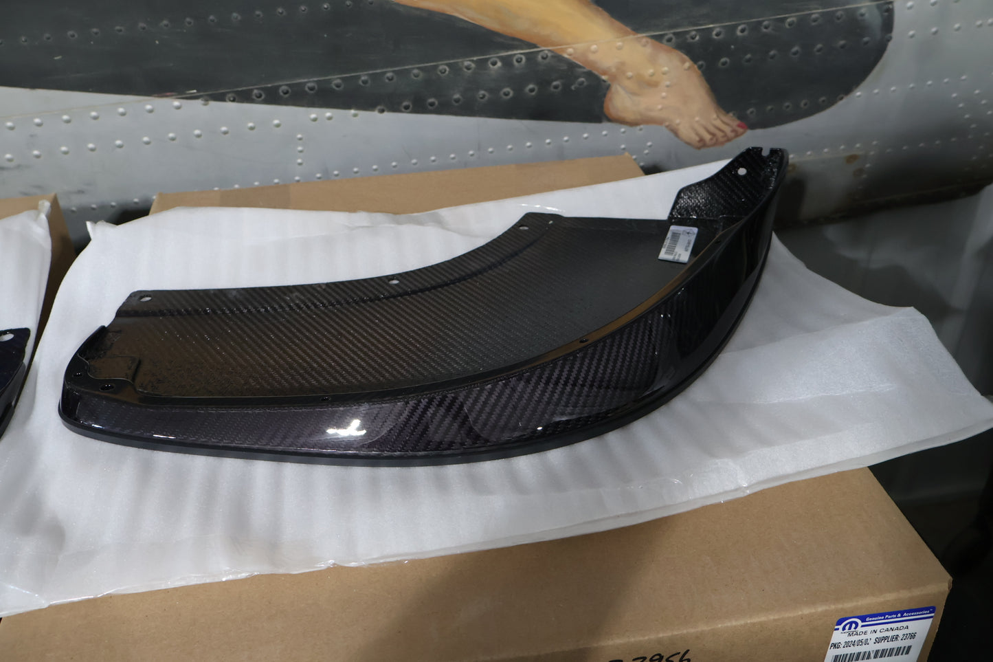 68210709AB 68210708AB NEW OEM 2013-2017 DODGE VIPER TA1.0 FRONT SPLITTERS CARBON