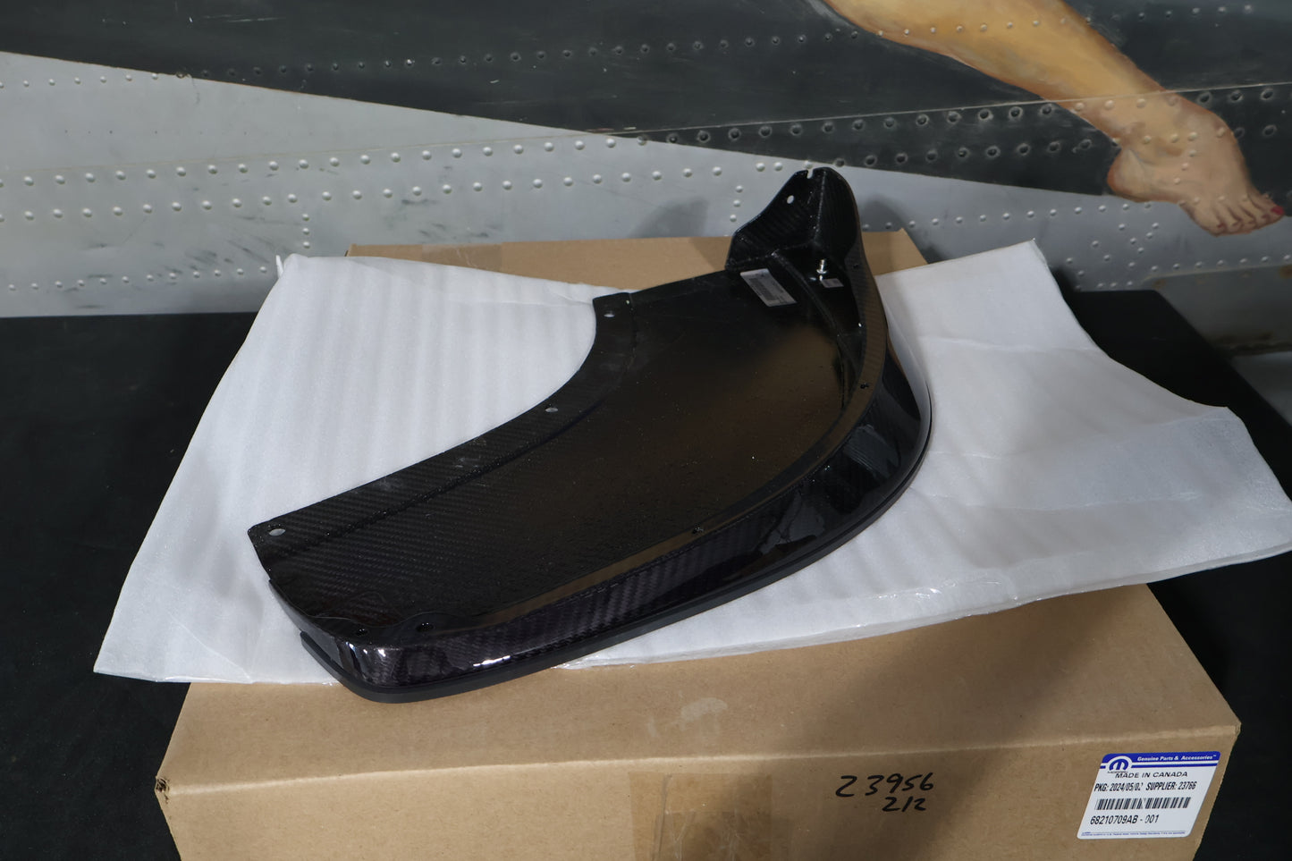 68210709AB 68210708AB NEW OEM 2013-2017 DODGE VIPER TA1.0 FRONT SPLITTERS CARBON