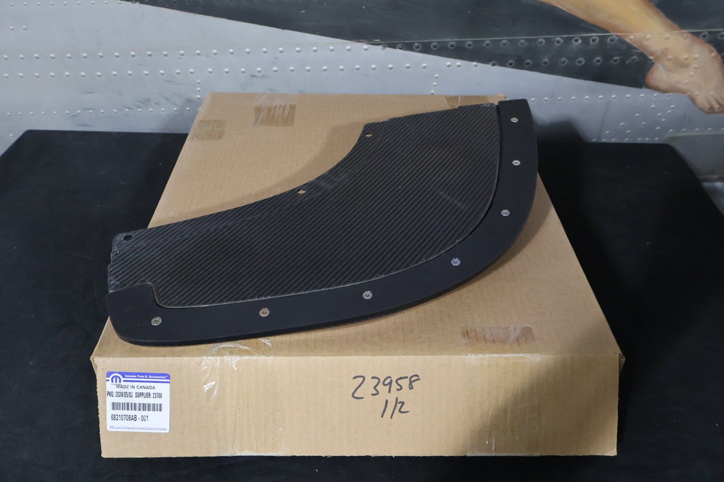 68210709AB 68210708AB NEW OEM 2013-2017 DODGE VIPER TA1.0 FRONT SPLITTERS CARBON