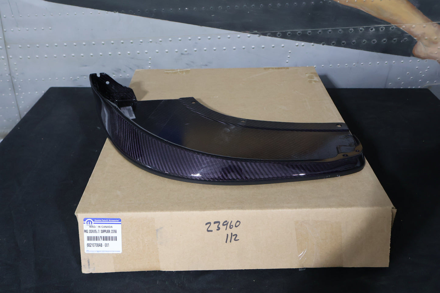 68210709AB 68210708AB NEW OEM 2013-2017 DODGE VIPER TA1.0 FRONT SPLITTERS CARBON