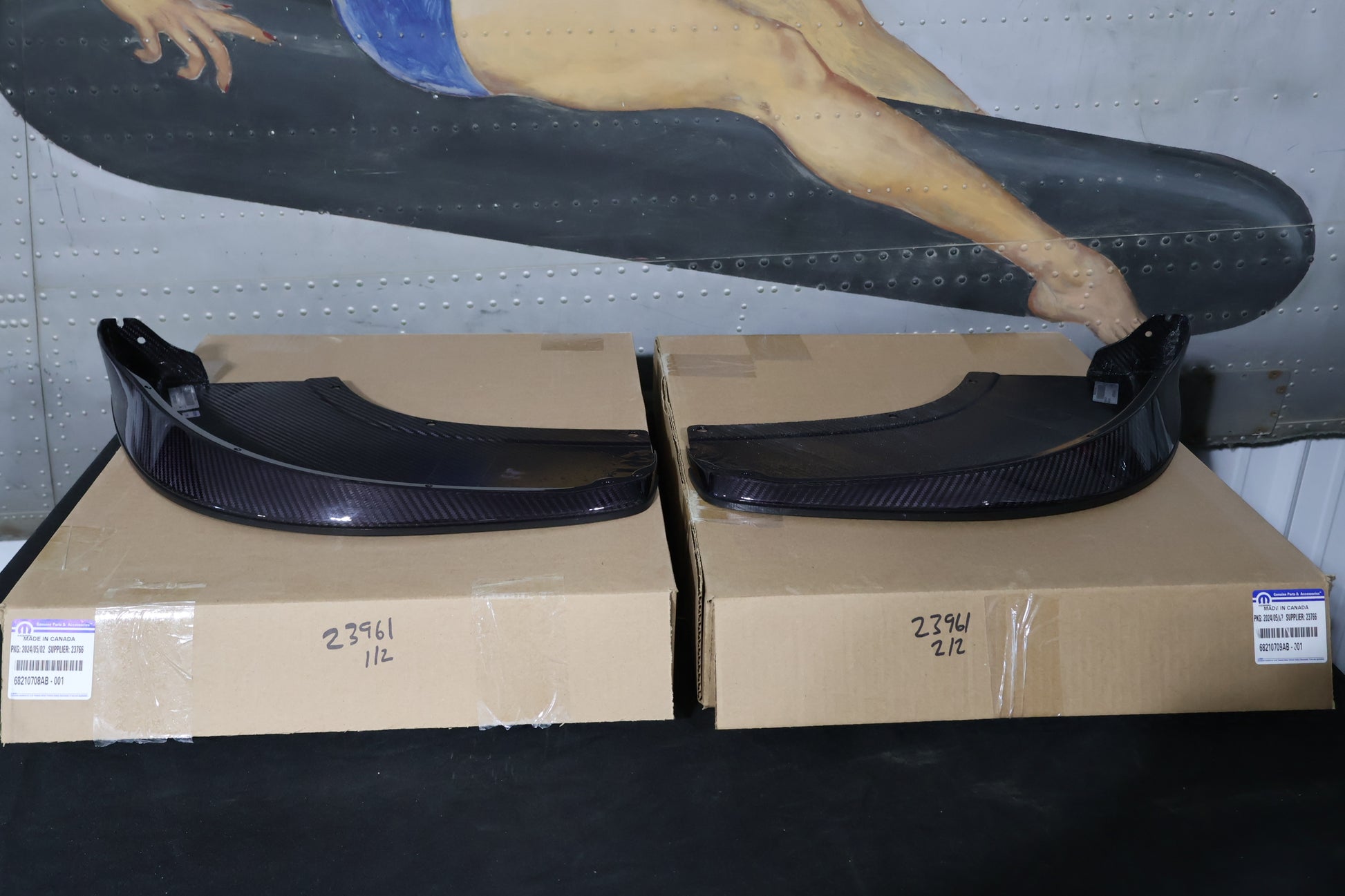 68210709AB 68210708AB NEW OEM 2013-2017 DODGE VIPER TA1.0 FRONT SPLITTERS CARBON