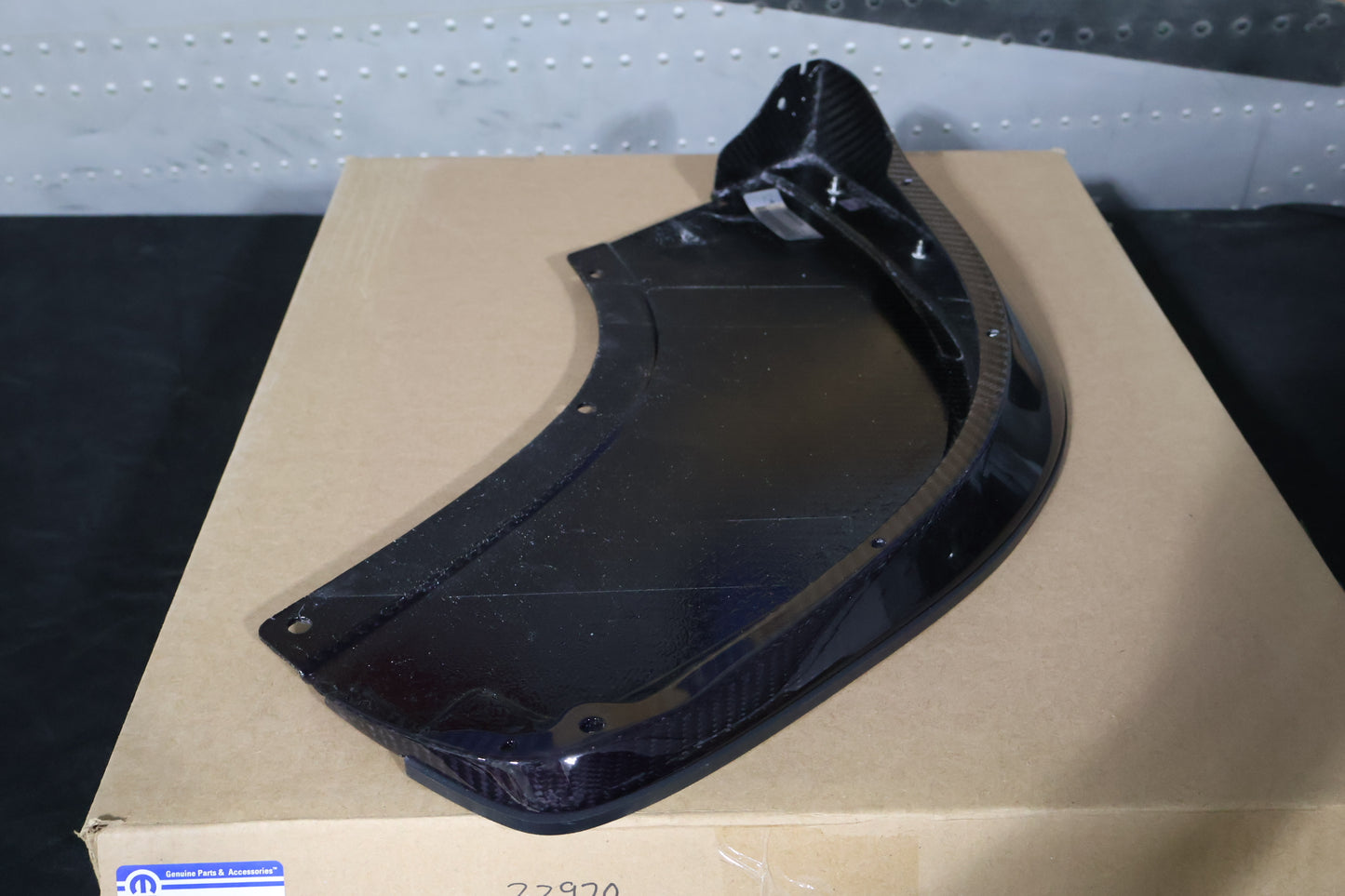 68210709AB 68210708AB NEW OEM 2013-2017 DODGE VIPER TA1.0 FRONT SPLITTERS CARBON