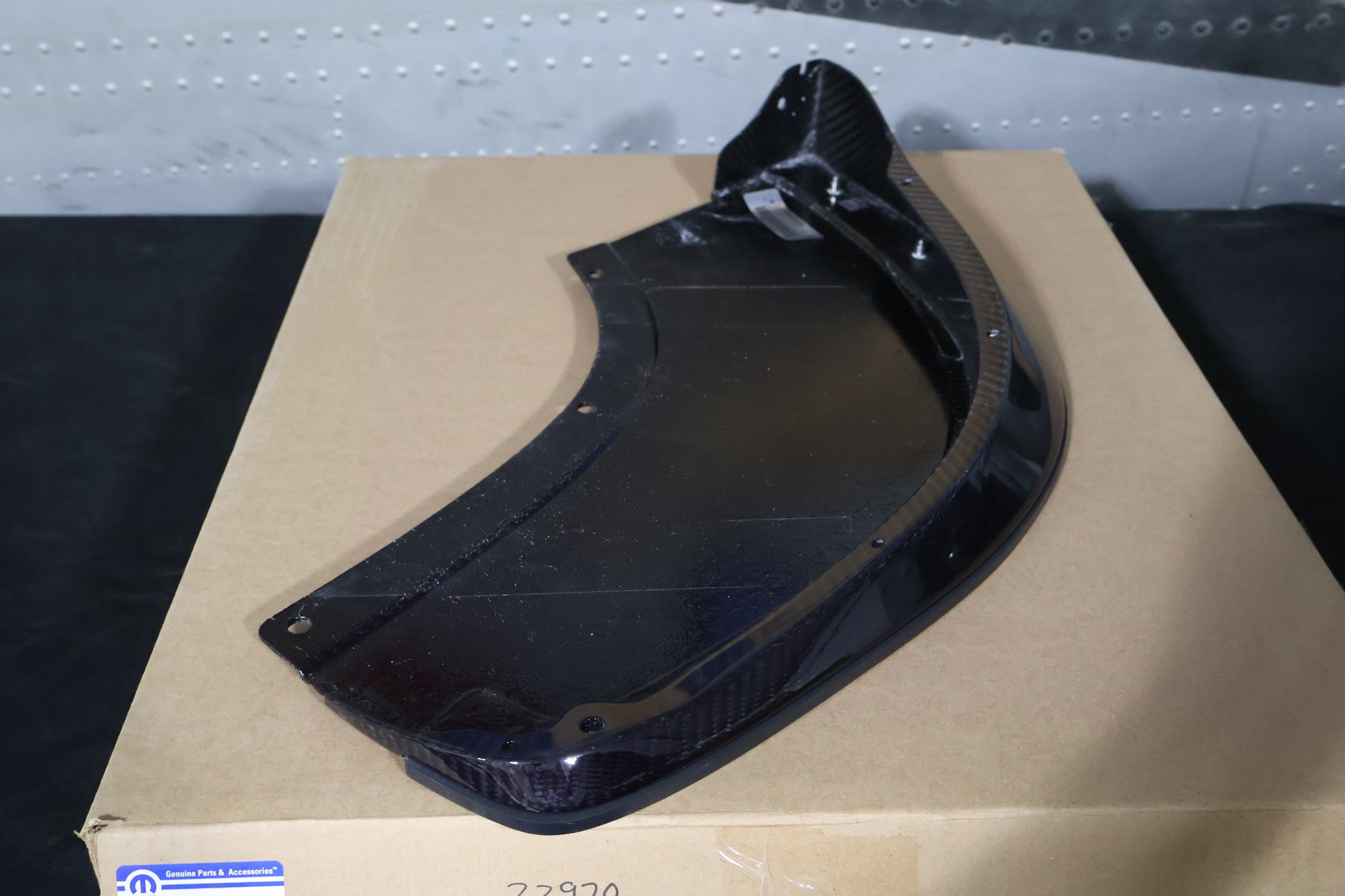 68210709AB 68210708AB NEW OEM 2013-2017 DODGE VIPER TA1.0 FRONT SPLITTERS CARBON