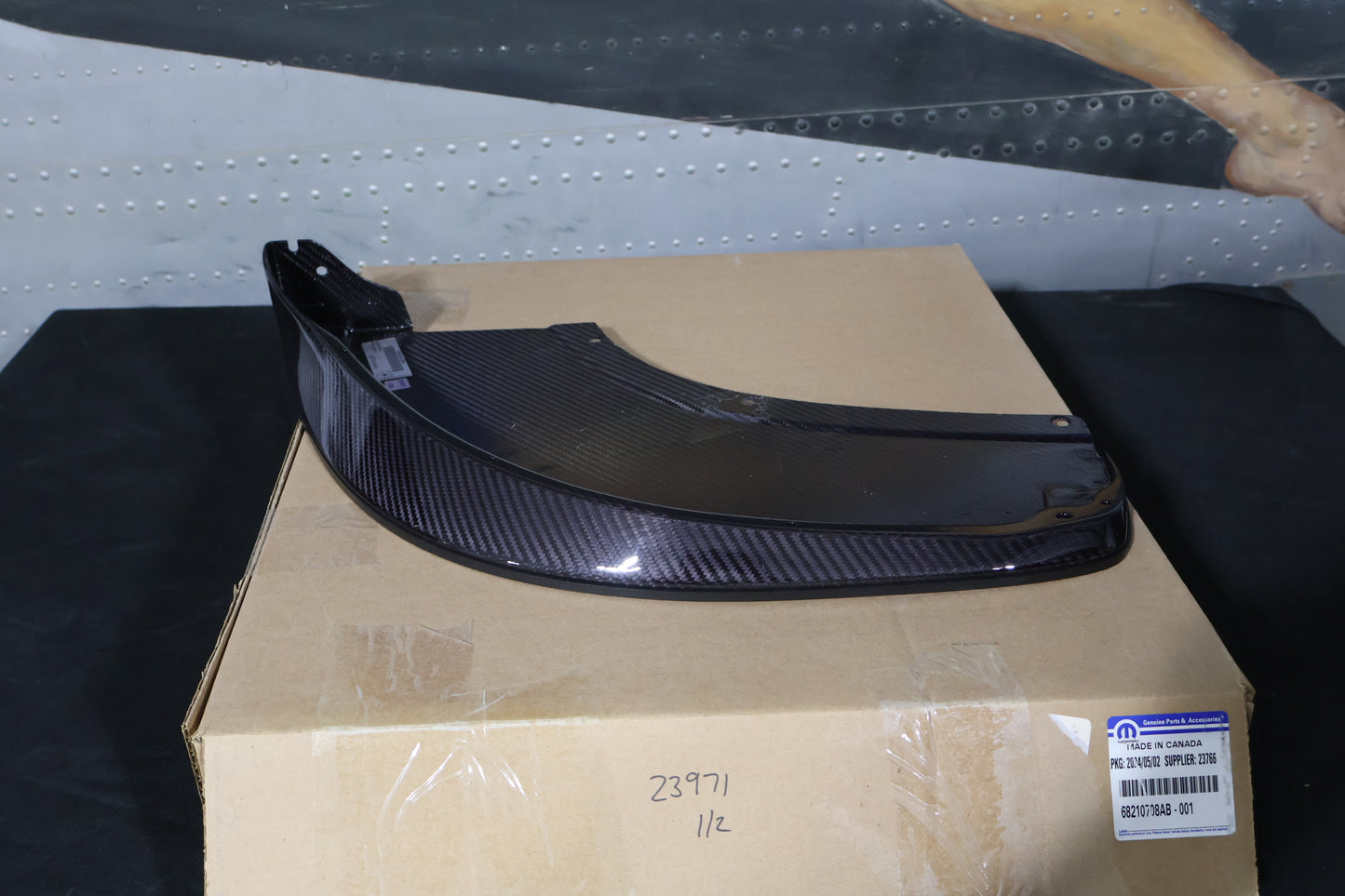68210709AB 68210708AB NEW OEM 2013-2017 DODGE VIPER TA1.0 FRONT SPLITTERS CARBON