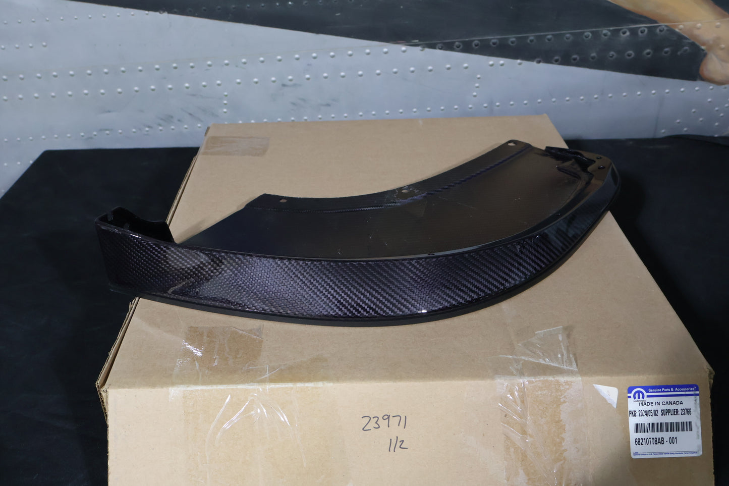 68210709AB 68210708AB NEW OEM 2013-2017 DODGE VIPER TA1.0 FRONT SPLITTERS CARBON