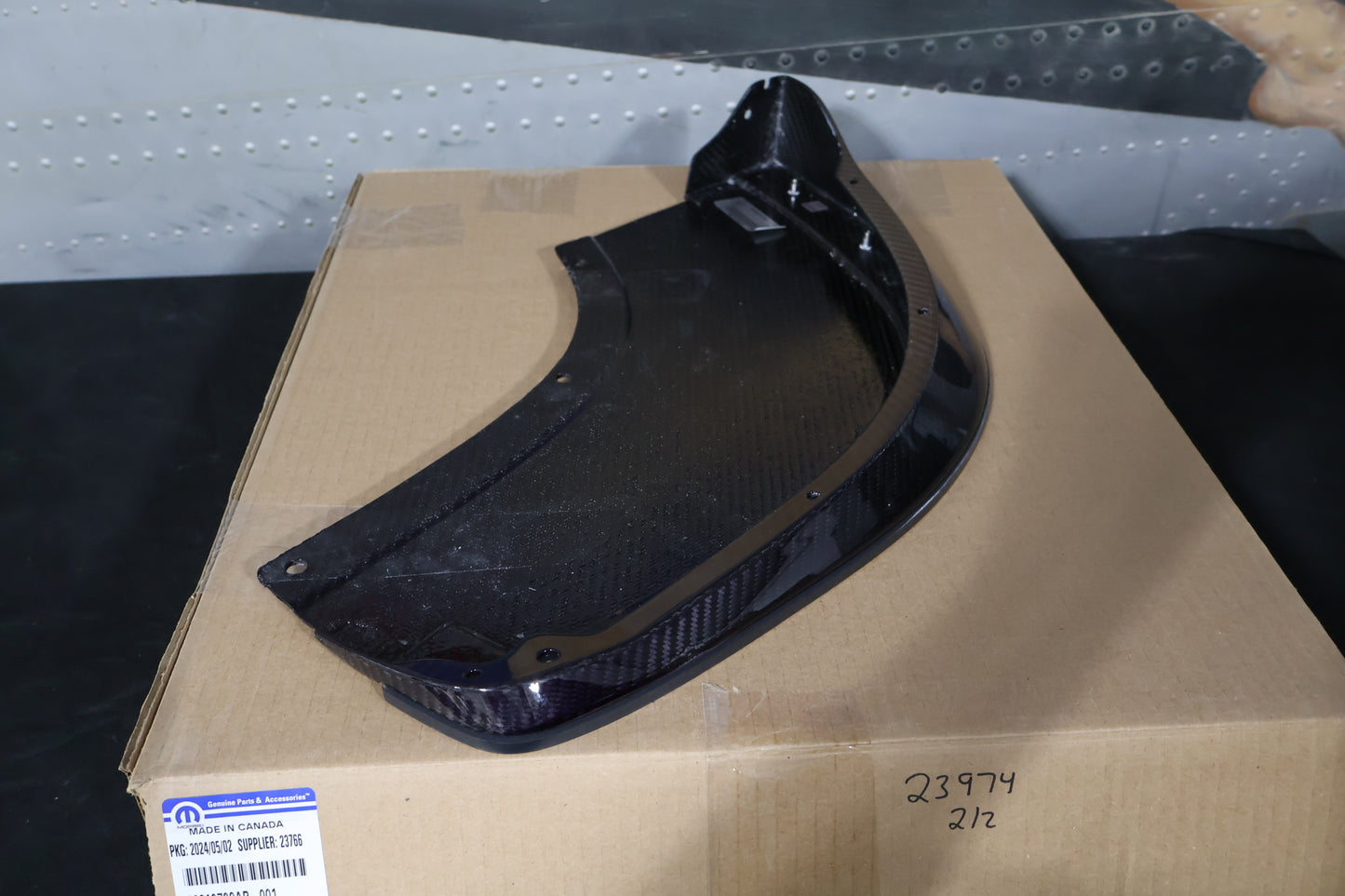 68210709AB 68210708AB NEW OEM 2013-2017 DODGE VIPER TA1.0 FRONT SPLITTERS CARBON
